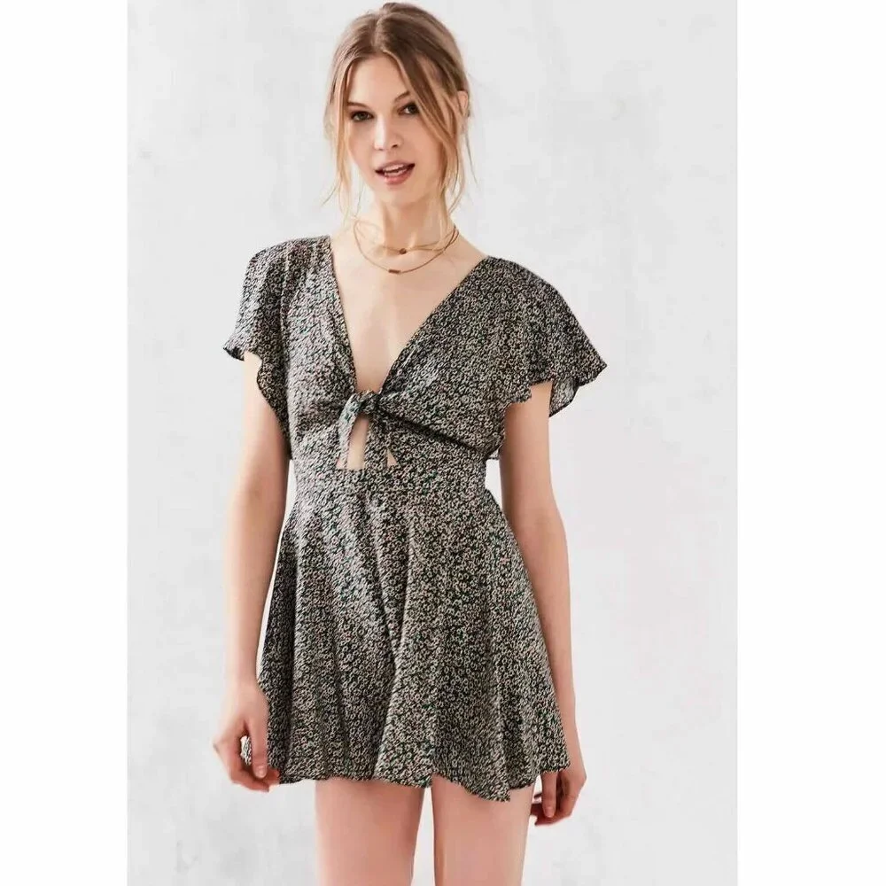 Urban Outfitters Kimchi Blue Jodi Flutter Sleeve Romper Festival Fairy Boho - Picture 6 of 15